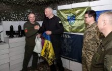 Виталий Кличко передал от киевлян помощь 12-му корпусу: 3000 дронов на оптоволокне, "антишахедных" и других