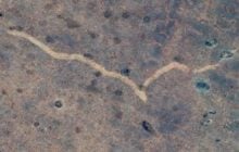 В пустыне Австралии обнаружен 11-километровый "шрам": он озадачил ученых