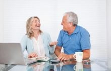 Чому після 60 одні люди ще довго активні, а інші - різко "здають": пояснення психолога