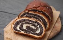 Маковий рулет на Великдень 2026: багато начинки та повітряне тісто - бабусин рецепт