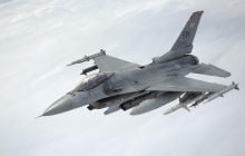 Сигнал Ірану: США показали F-16 з потужним ударним і електронним арсеналом (фото)