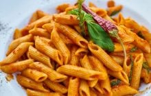 Чи потрібно промивати макарони після варіння: шеф-кухар дав важливу пораду