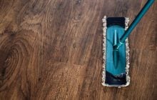 Как мыть пол без разводов и липкости: профессиональные уборщики поделились своими методами