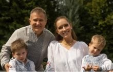 Горбунов і Осадча зворушили підготовкою до Великодня із синами: мережа у захваті