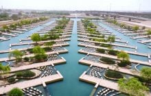 Саудівська Аравія створила в самому серці пустелі річку з квітучими берегами: як це вдалося