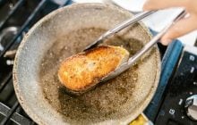 Навіщо перед смаженням риби лити на сковорідку лимонний сік: що буде, якщо цього не робити