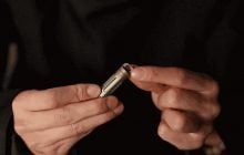 Гаджет без зарядки: вчені винайшли ліхтарик, який світиться десятиліттями