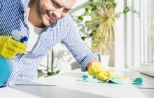 Ножем шкребти не треба: 5 способів легко видалити сліди від скотчу з пластикових вікон