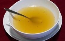 Диетологи рассказали, какие изменения произойдут при ежедневном употреблении костного бульона