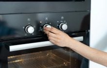Помилка більшості господинь: що ховається за загадковим символом вентилятора в духовці