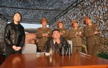 Кім Чен Ин спостерігав за запуском ракет з касетними боєприпасами разом зі своєю дочкою