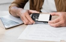 Визначено дату повернення знімних батарей у смартфони – це торкнеться і iPhone