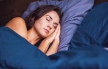 Кардіолог пояснив, чи небезпечно спати на лівому боці