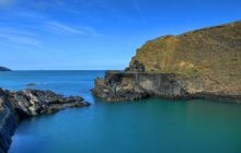 Казкова лагуна серед скель: в Уельсі туристи знайшли унікальне місце для відпочинку