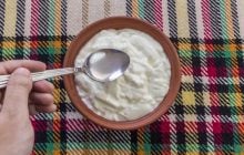 Який йогурт корисніший для кишківника: дієтологи дали чітку відповідь