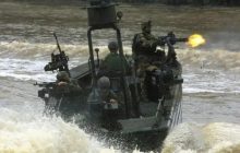 "Дурних не беремо": командир катера пояснив, як в Україні шукають людей у річкову флотилію