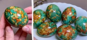 Украинка показала, как она делает мраморные яйца на Пасху: бабушкин метод