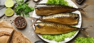 Як замаринувати скумбрію в пляшці: виходить, як копчена