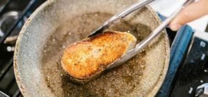 Зачем перед жаркой рыбы лить на сковороду лимонный сок: что будет, если этого не делать