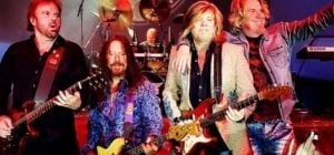 Этот хит 1982 года стал нестареющим гимном рока: его слушают до сих пор