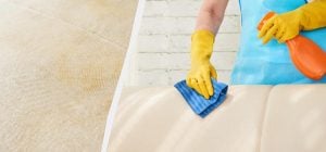 Матрац і подушки будуть як нові: найкращі засоби для чищення текстилю вдома