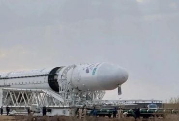 Росіяни вивезли на старт свою нову ракету Союз-5, але не змогли її запустити (фото)