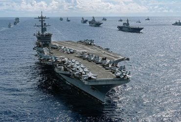 Ежедневно 12 тысяч яиц: чем кормят экипажи авианосцев США