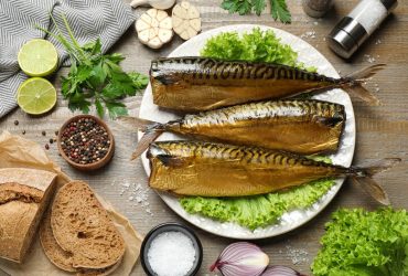 Як замаринувати скумбрію в пляшці: виходить, як копчена