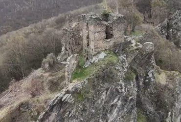 Притулок привидів та чаклунства: у Карпатах ожила легендарна фортеця XIV століття (фото)