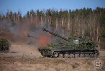 Білорусь облаштовує позиції артилерії і будує дороги біля кордону, - Зеленський