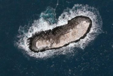 Вчені виявили в небезпечній зоні Антарктиди острів, якого немає на жодній карті (фото)