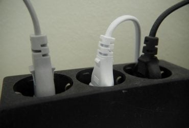 12 приладів, які не можна підключати до подовжувача, щоб не спалити квартиру