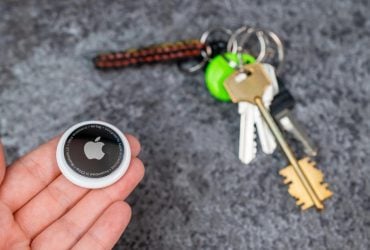 Невідомий AirTag поруч: як зрозуміти, що за вами стежать через трекер