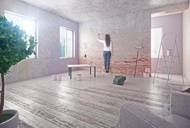 Швидко змінюють стиль, але недовговічні: експерти про плюси та мінуси самоклеючих шпалер