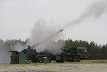 У Росії помітили велику кількість нових САУ Мальва та РСЗВ Ураган-1М (відео)