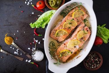 Ужин в одной форме за 30 минут: секрет идеального лосося, который "тает" во рту