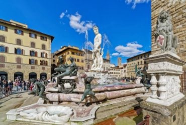 У Флоренції наречена пошкодила старовинний фонтан через передвесільну витівку