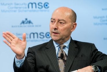 Це важке завдання: ексадмірал НАТО пояснив, як США можуть відкрити Ормузьку протоку