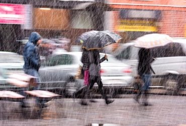 26 квітня країну атакують дощі з мокрим снігом, вітром, грозами та градом