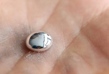 Тающий в руках металл поразил ученых: многолетние теории оказались ошибочными