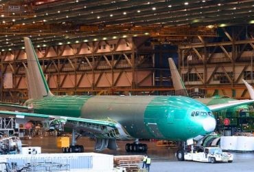 Boeing викотив найбільший і найпотужніший двомоторний вантажний літак у світі (фото)