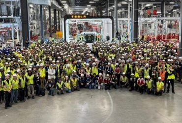 Перша електрична вантажівка Tesla Semi зійшла з конвеєра для серійного виробництва (фото)