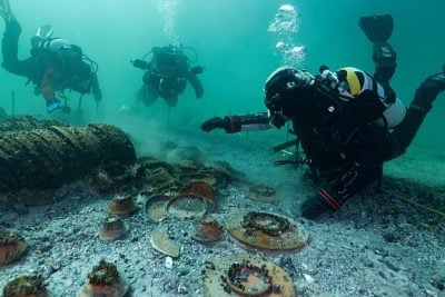 В Швейцарии археологи подняли со дна озера более 1000 сокровищ Римской империи (фото)