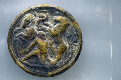 В Швейцарии археологи подняли со дна озера более 1000 сокровищ Римской империи (фото)