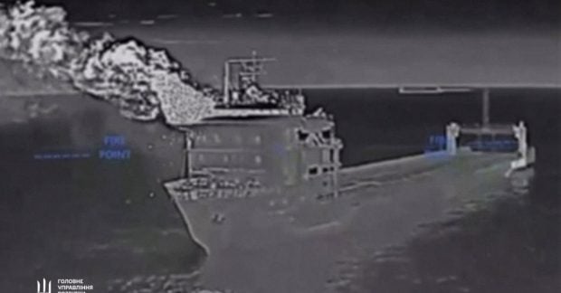 безпілотники ГУР вразили залізничний пором окупантів