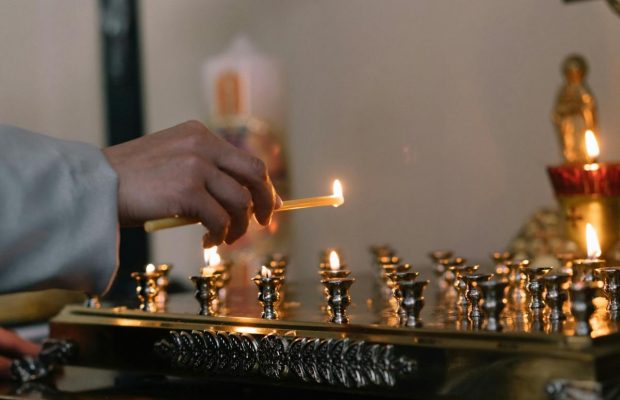 Работать, стричься, идти на кладбище: что можно делать в Чистый четверг - ответ священника