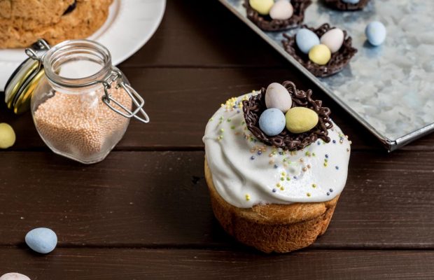 Молочная глазурь для пасхи: не липнет к рукам, не крошится и без сырых белков