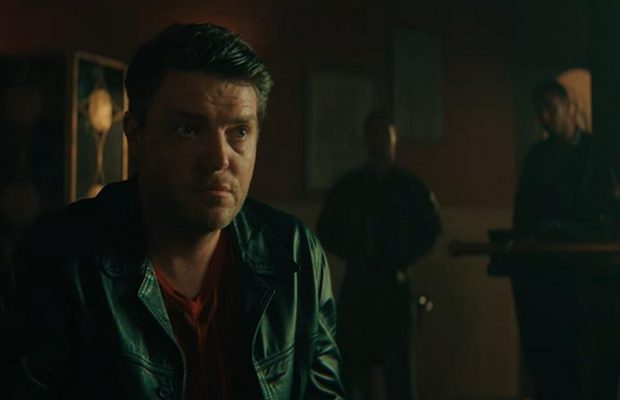 Вышел трейлер британского криминального сериала "Легенды" со звездой "Фуриосы"