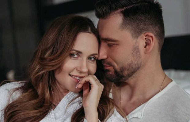 "Я не могу скрывать": Денисенко заинтриговала фото с округлым животиком