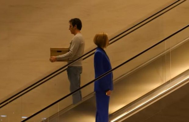 Netflix показал трейлер ромкома "Дамы вперед" с Розамунд Пайк и Сашей Бароном Коэном